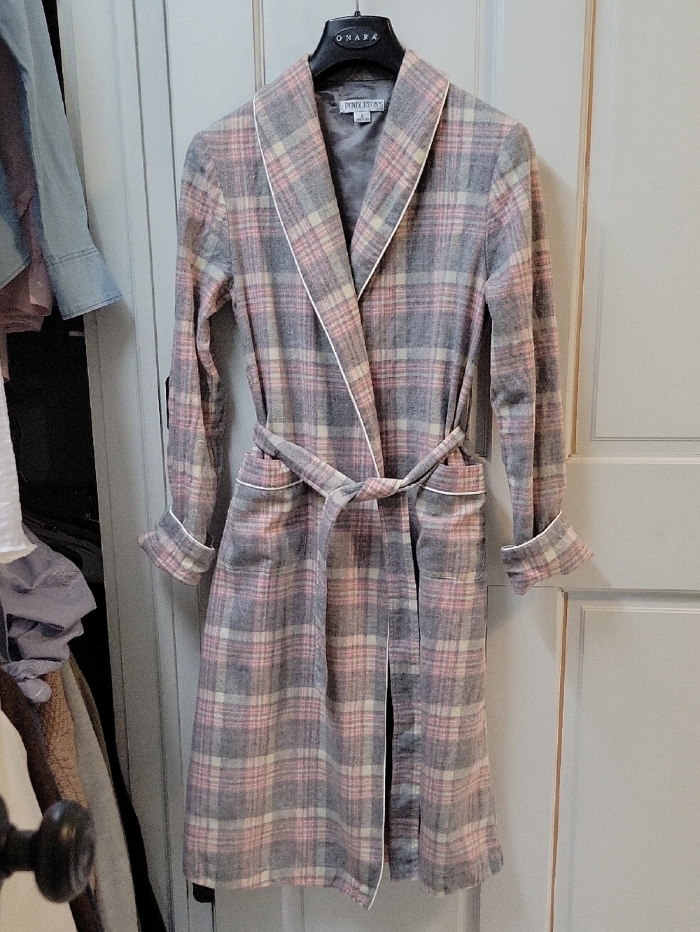 Pendleton Pink, Cream And Gray Plaid 100% Wool Robe